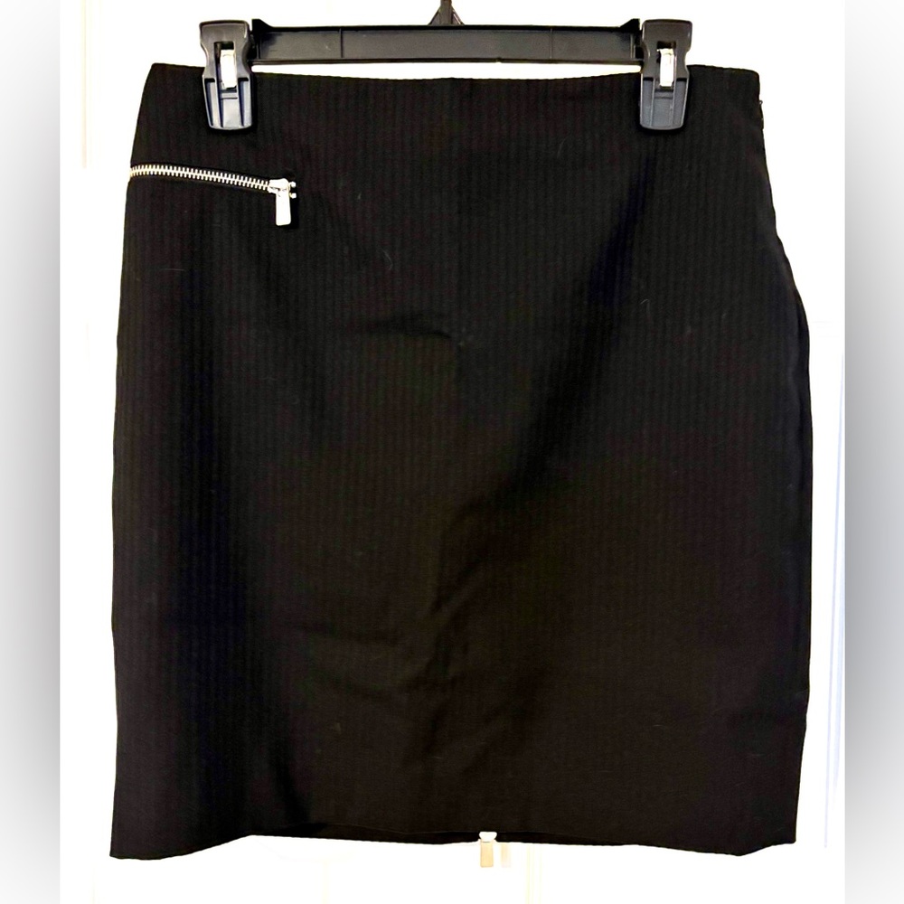 Michael by Micha Kors women’s skirt size 6, black with zipper accents